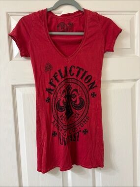 Affliction Women's Red Short-Sleeve V-Neck Graphic Tee